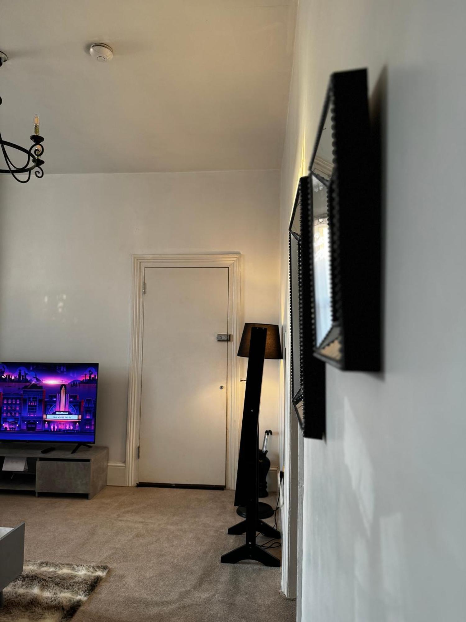 Capital In Stratford Apartment *